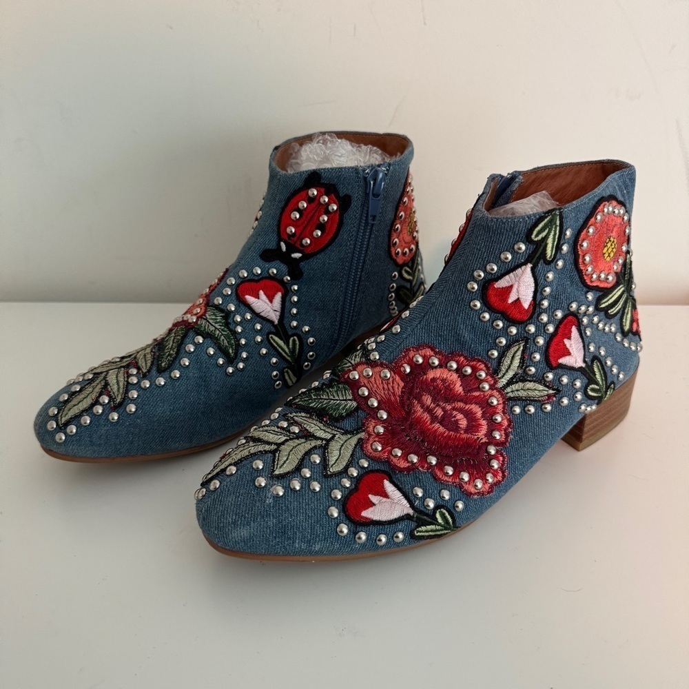 Jeffrey Campbell Embroidered Floral Denim Chambray Ankle Boots 8 - Picture 2 of 9